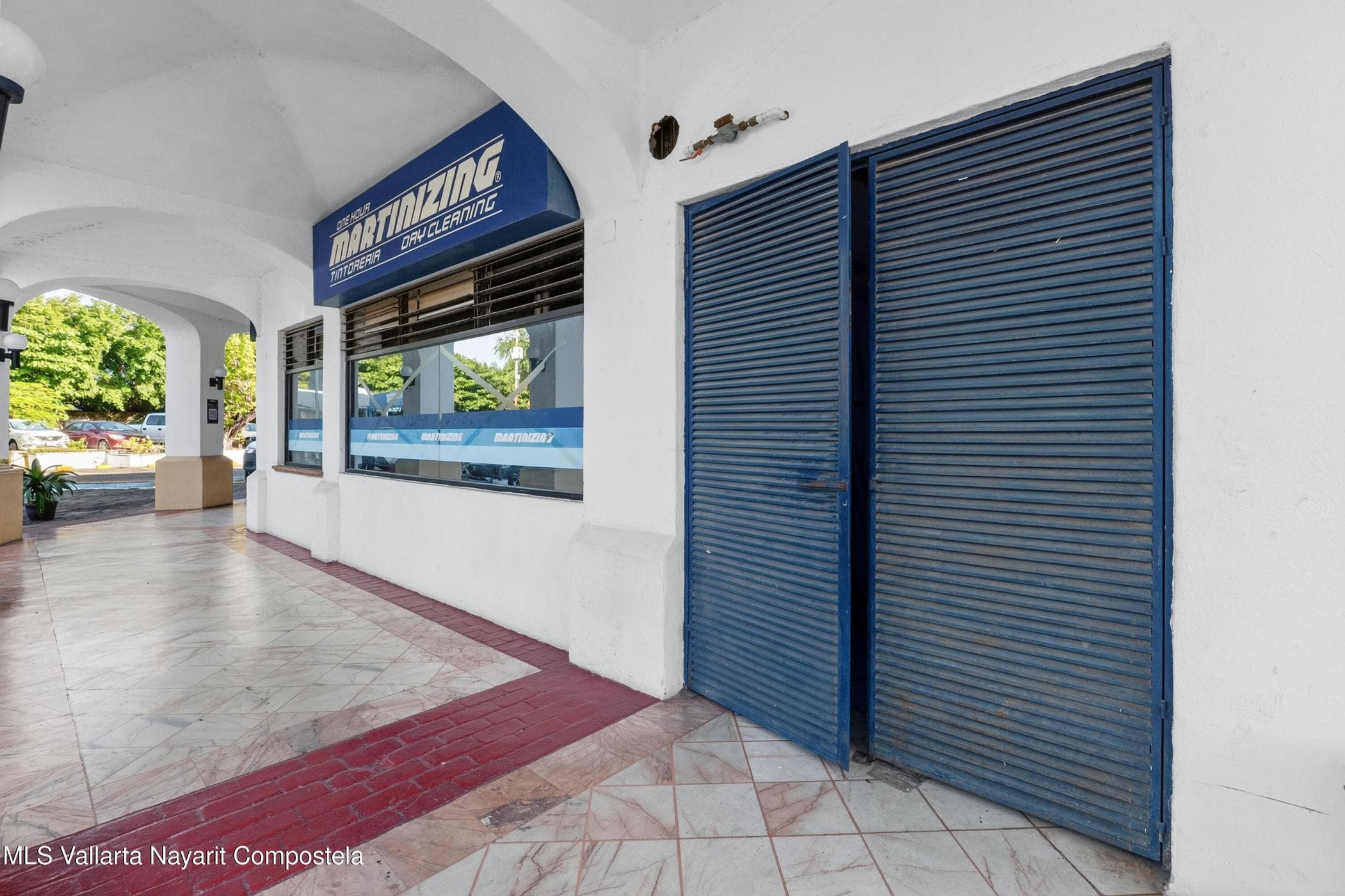 Local F-27 Plaza Marina