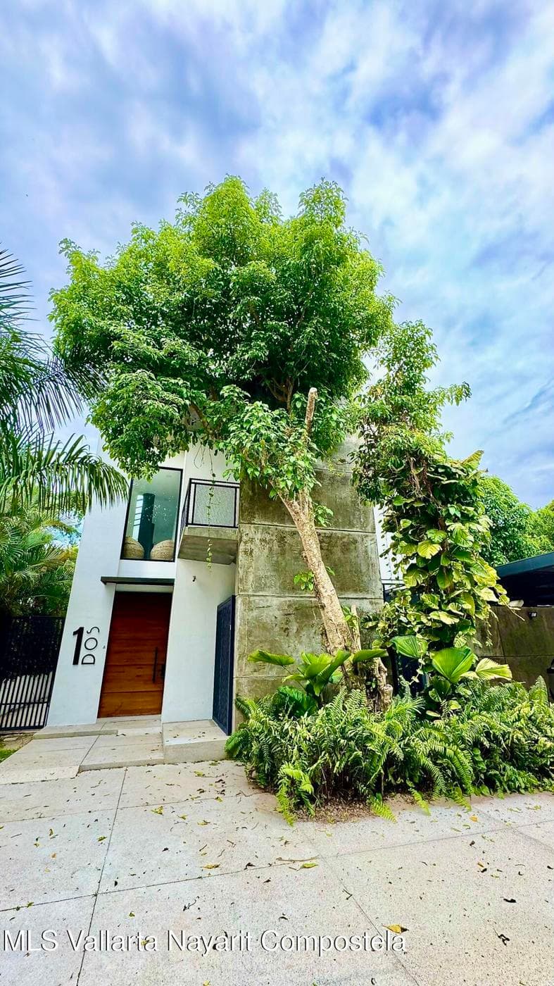 CASA DE LAS FLORES