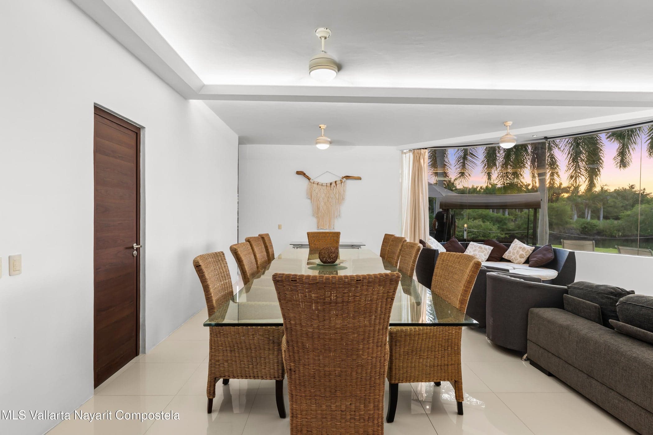 VILLA JACARANDAS