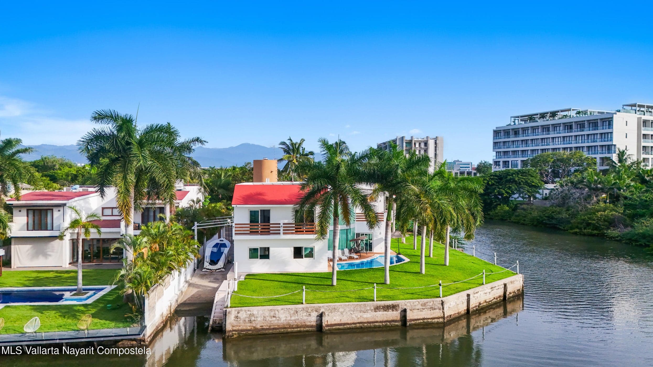 VILLA JACARANDAS