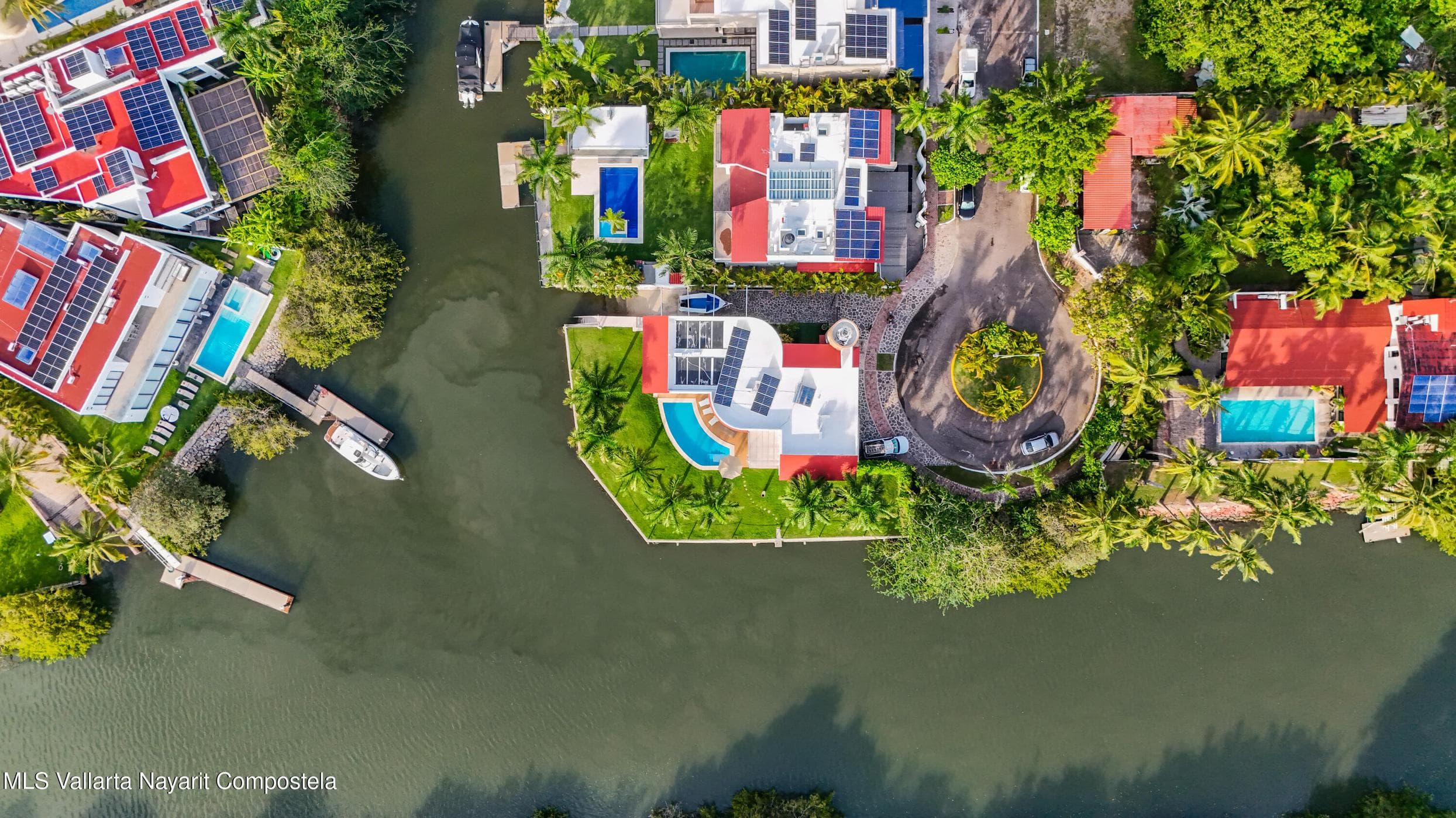VILLA JACARANDAS
