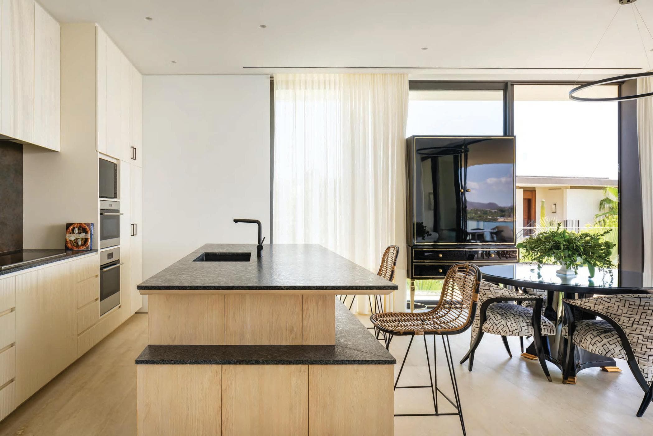 Four Seasons Marina Residence